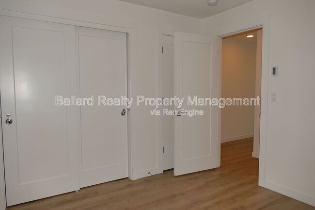 Building Photo - 1121 E Howell St