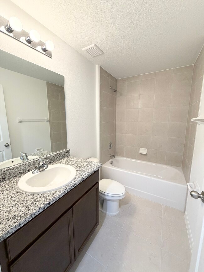 Building Photo - 2 Whee Pl