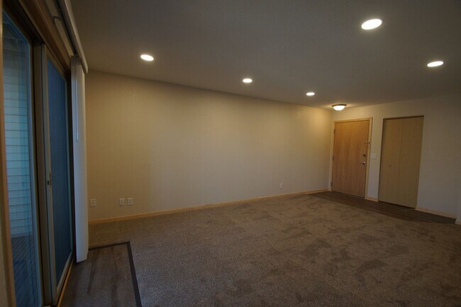 Building Photo - Modern Elegance Meets Comfort – Beautifully Renovated Two-Bedroom