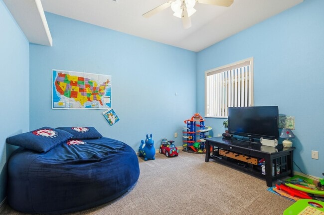 Building Photo - Prestine 4 bedroom home near the Golf Course