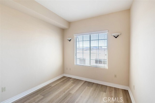 Building Photo - 719 E Providencia Ave