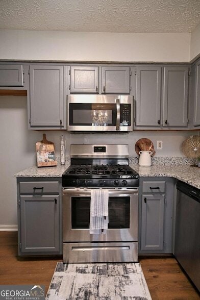 Building Photo - 1528 Carriage Ln