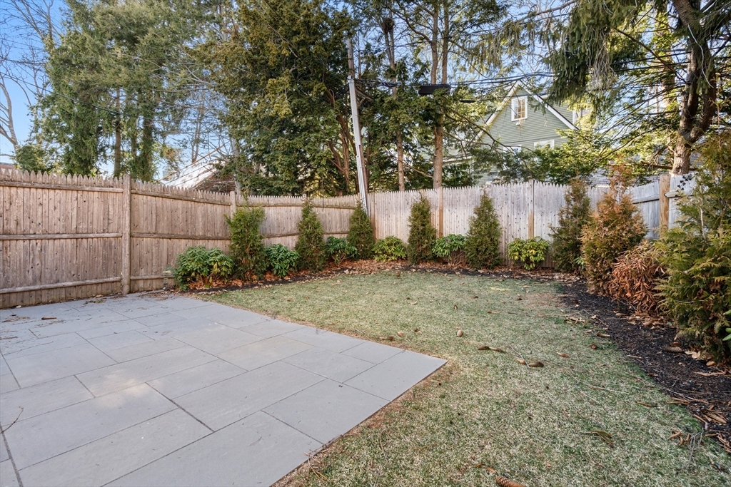 Building Photo - 71 Greenough St