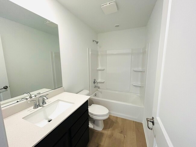 Building Photo - 612 Cassia Ct