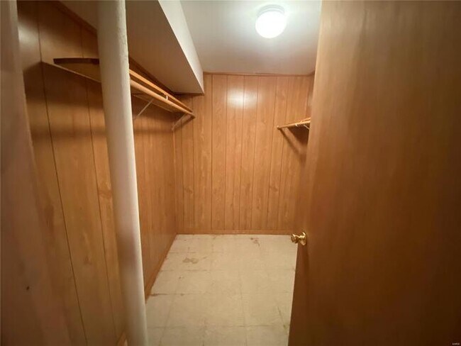 Building Photo - Fantastic 4bd/2ba home! Let yourself in!