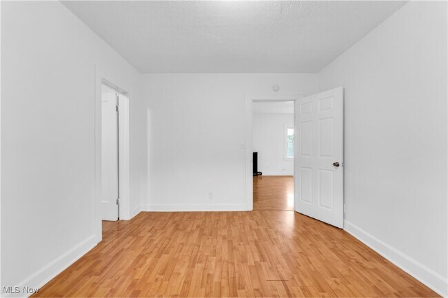 Building Photo - 5910 Laverne Ave