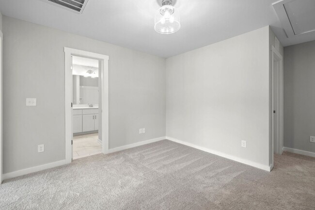 Building Photo - Brand New Construction Luxury Townhome in Pineville