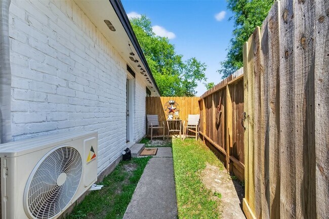 Building Photo - 4423 Sloangate Dr