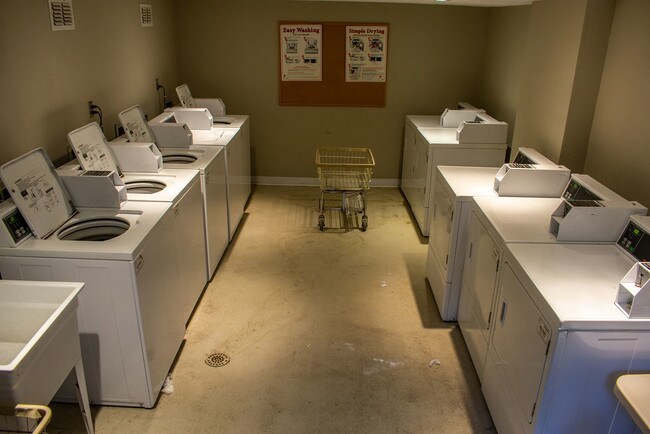 Building Photo - 1085 Cs-1574