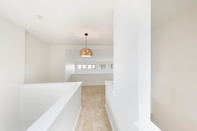 Building Photo - 2 Bedroom condo - Biking distance to the beach