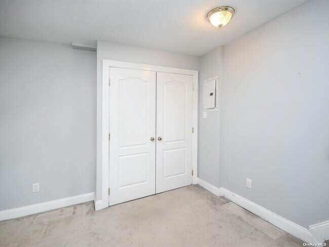 Building Photo - 48 Marwood Rd S