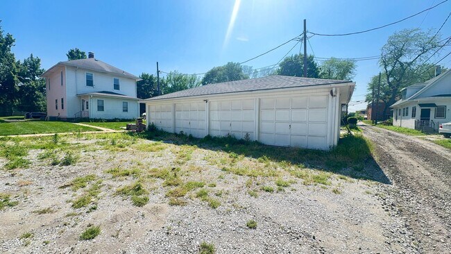 Building Photo - 3+ bedroom, 2 bath in south Lincoln