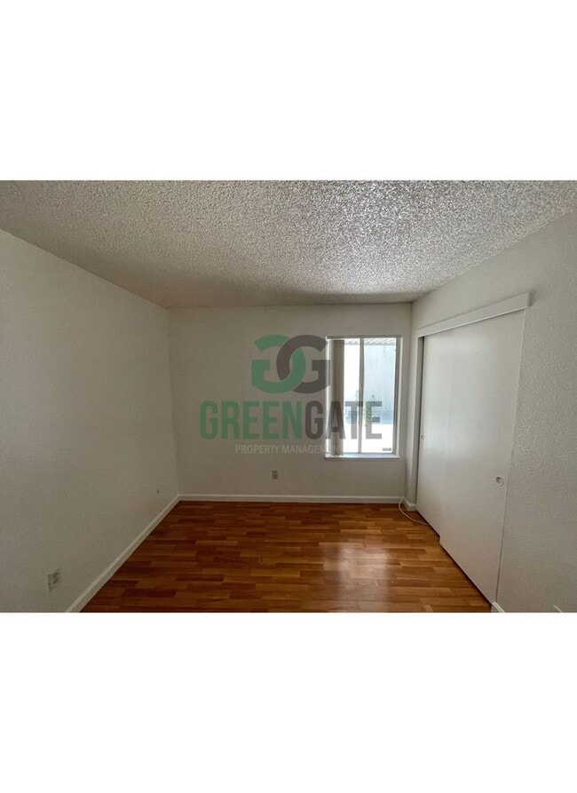 Building Photo - 3 BEDROOM 2 BATH HOME MOVE IN READY IN MODESTO!