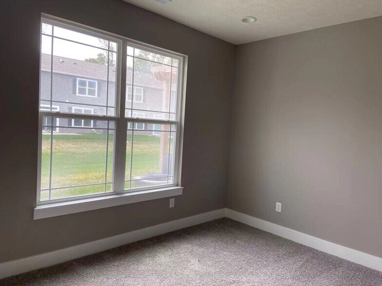 Building Photo - 8315 Glacier Ridge Dr