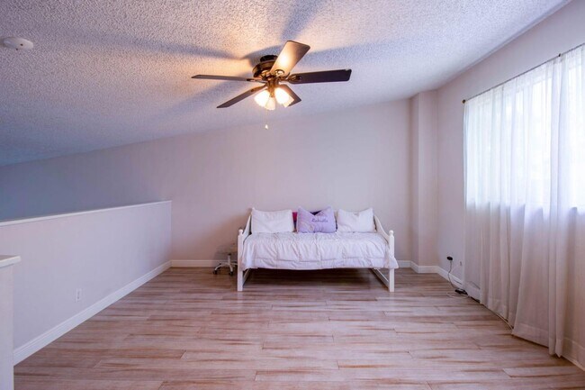 Building Photo - 2358 NW 37th Ave