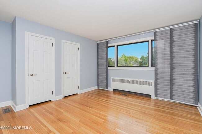 Building Photo - 828 Kingston Terrace