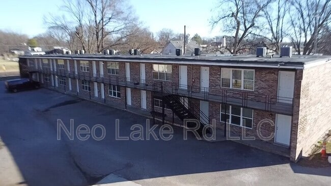 Building Photo - 605 Lake Rd