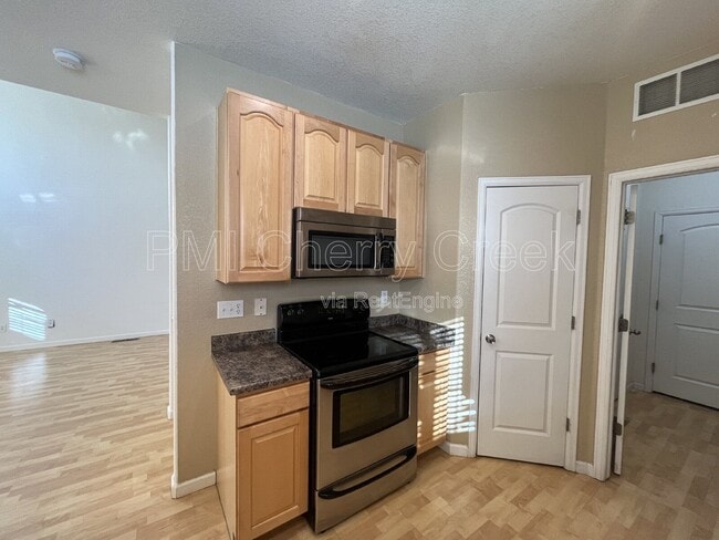 Building Photo - 5271 Canyon View Dr