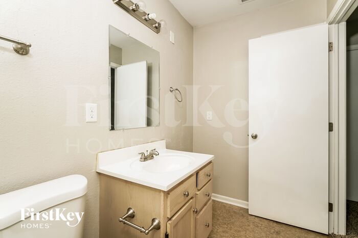 Building Photo - 7433 Redcliff Rd