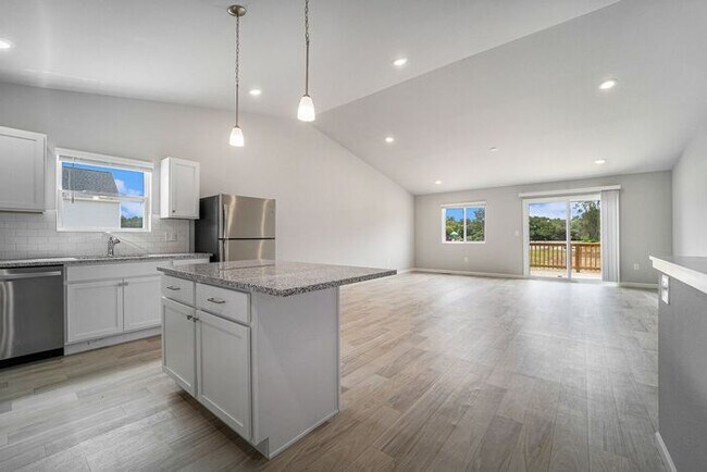 Building Photo - 4447 Pine Creek Dr