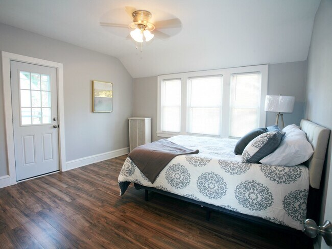 Building Photo - 3 Renovated Story 4 Bed - 2.5 Bath Colonial available for Rent