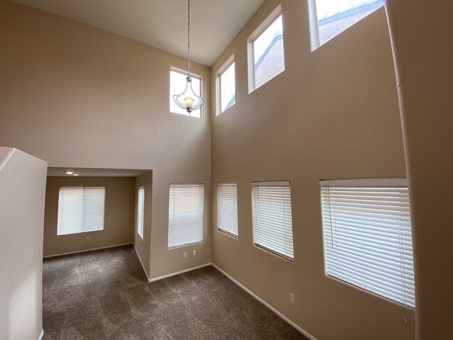 Building Photo - Stunning 3-bedroom, 2.5-bathroom rental