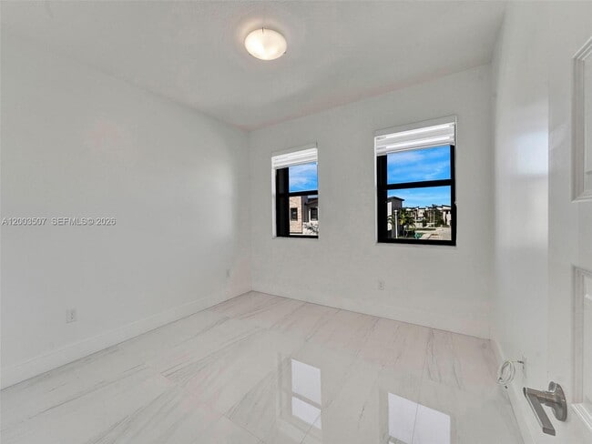 Building Photo - 10500 NW 78th Terrace