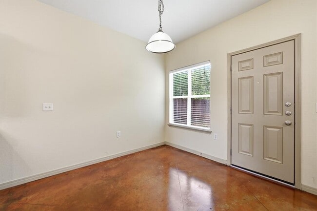 Building Photo - 6015 Ponca St