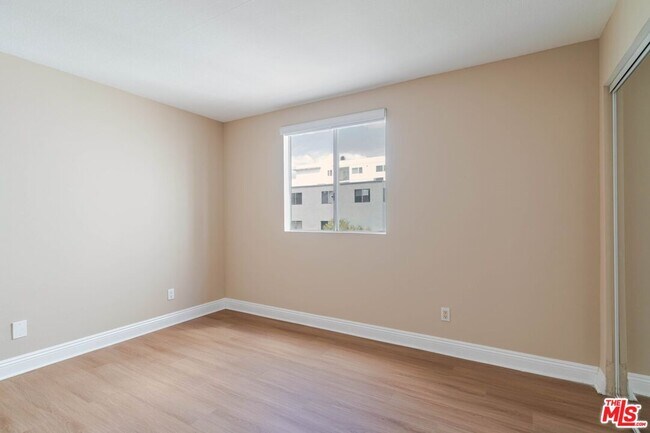 Building Photo - 11063 Cumpston St