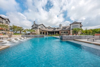 Building Photo - Fifty02 Westover Hills Apartments