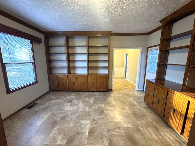 Building Photo - 1020 Cherry Hills Ct