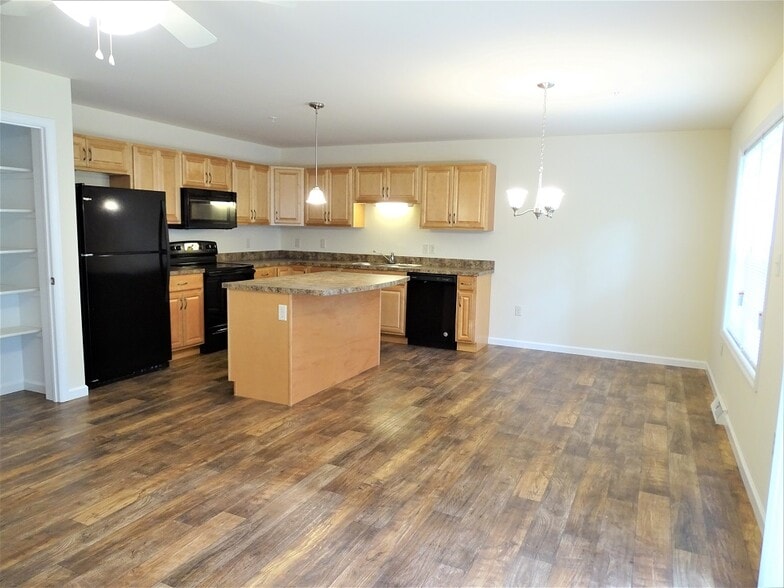 Building Photo - 247 Wildflower Dr