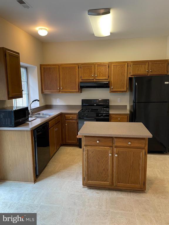 Building Photo - 7140 Westfield Ct