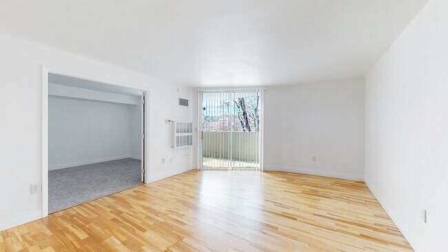 Building Photo - 601 W 11th Ave