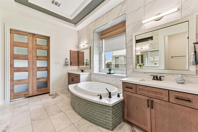 Building Photo - 1104 Scenic Oaks Dr