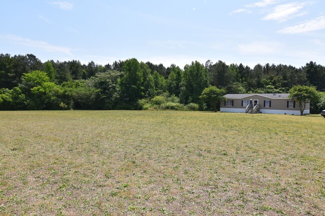 Building Photo - Spacious 3-Bed, 2-Bath Manufactured Home o...