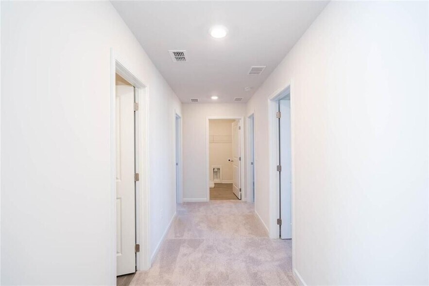 Building Photo - 242 Lookout Dr