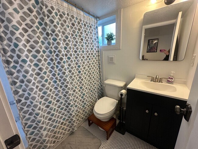 Building Photo - GORGEOUS Salt Lake Home!!!