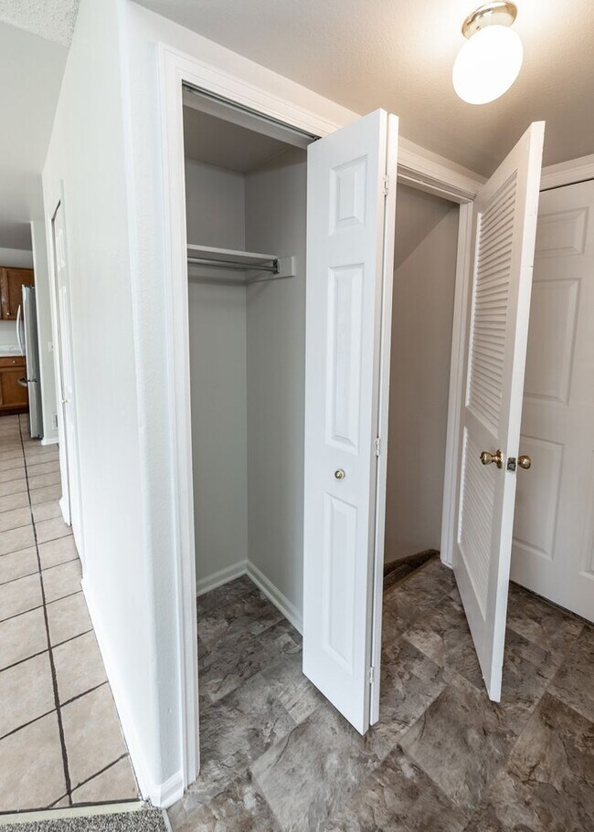 Building Photo - Newly Updated 4 Bed Home Centrally Located