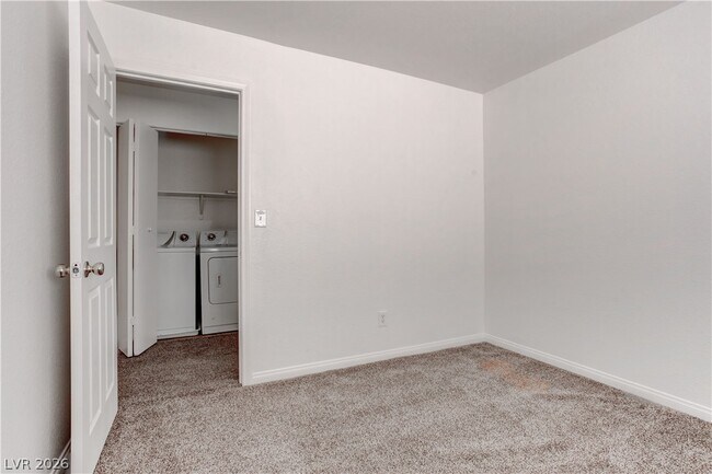 Building Photo - 1195 S Sweet Orange St