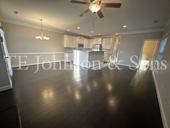 Building Photo - Stunning 3 Bedroom 2.5 Bath in Winston Salem