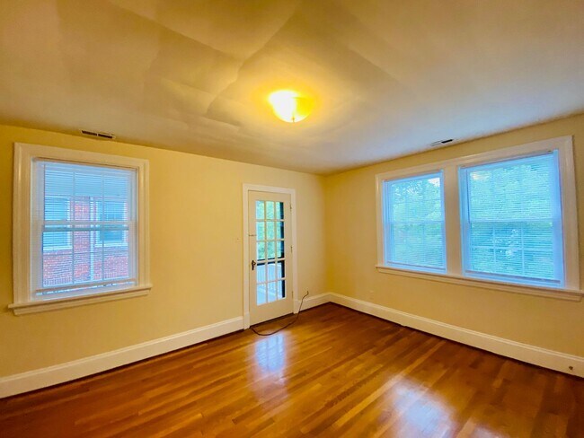 Building Photo - 4208 Fitzhugh Ave