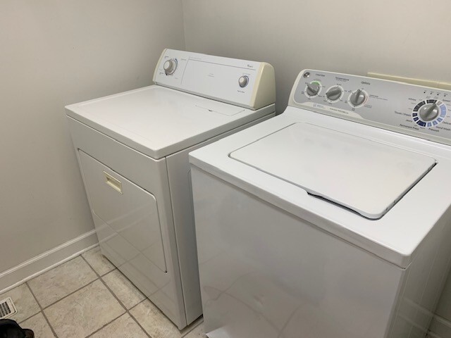 Building Photo - 104 Paper Chase Ct