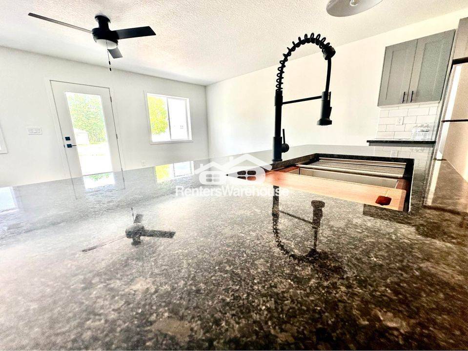 Building Photo - 2105 Willis Ave