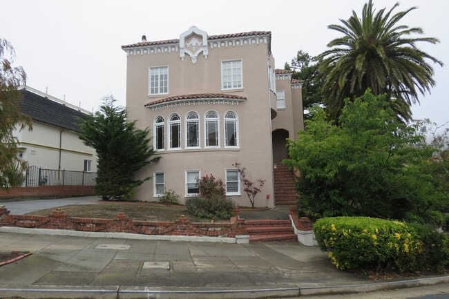Elegant 4 bedroom House with bonuses - Elegant 4 bedroom House  with bonuses