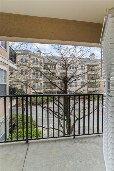 Building Photo - 1850 Cotillion Dr