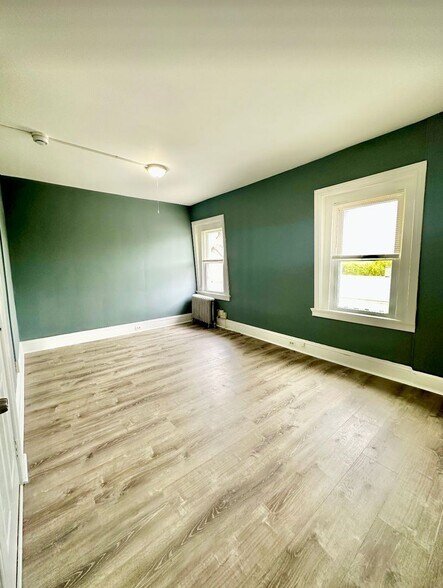 Building Photo - 50 Common St