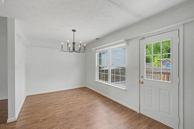 Building Photo - Beautiful home you won't want to miss!