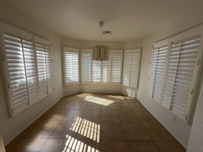 Building Photo - 3bedrom 2 bath