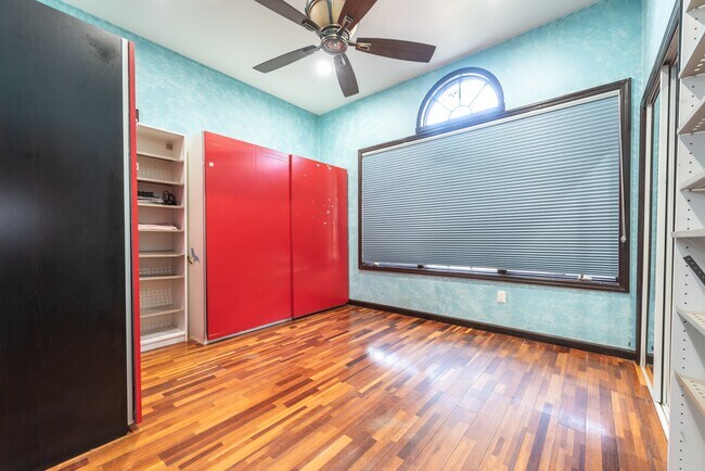 Building Photo - 53 Edward Ave